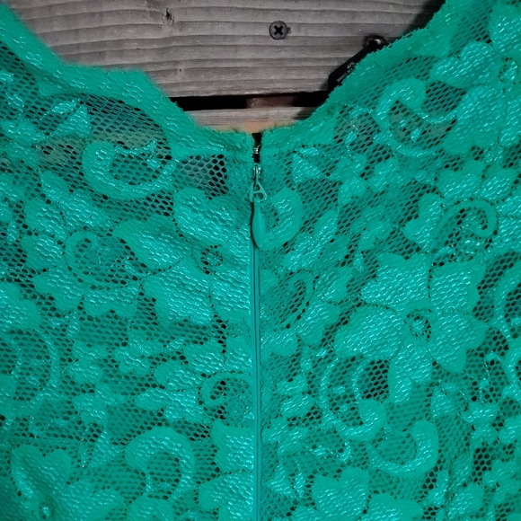 BEBE Emerald Green Lace Dress - Picture 4 of 4